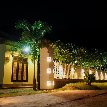 Anoo Beach Villa Тринкомали Экстерьер фото
