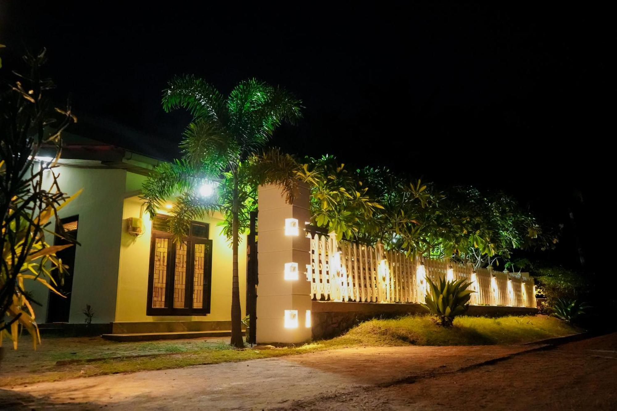 Anoo Beach Villa Тринкомали Экстерьер фото